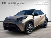 Neu Toyota Aygo X 72 PS (52 kW) 2026 Rot SUV