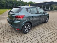 Neu Dacia Sandero Expression 91 PS (66 kW) 2025 Grün Kleinwagen