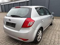 Gebraucht Kia Ceed Spirit 90 PS (66 kW) 2010 Silber Kleinwagen