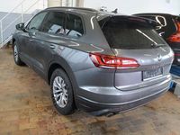 Gebraucht VW Touareg Basis 286 PS (210 kW) 2023 Grau SUV