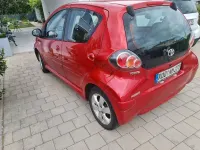 Gebraucht Toyota Aygo 68 PS (50 kW) 2010 Rot Kleinwagen
