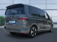 Gebraucht VW Multivan Life 150 PS (110 kW) 2025 Indiumgrau metallic Van / Kleinbus
