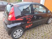 Gebraucht Peugeot 107 68 PS (50 kW) 2010 Schwarz Kleinwagen