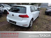 Gebraucht VW Golf VII 86 PS (63 kW) 2018 Pure white Limousine
