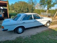Gebraucht Mercedes E300 88 PS (64 kW) 1979 Weiß Limousine