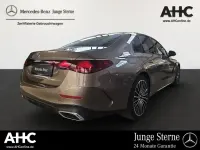 Gebraucht Mercedes E200 AMG 204 PS (150 kW) 2025 Metalliclack samtbraun metalli Limousine