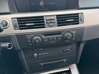 Gebraucht BMW 320 150 PS (110 kW) 2006 Schwarz Kombi