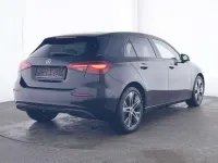 Gebraucht Mercedes A180 Night 136 PS (100 kW) 2024 Metalliclack kosmossc... Limousine