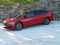 Gebraucht Skoda Superb SportLine 204 PS (150 kW) 2025 Chilirot metallic Kombi