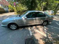 Gebraucht Mercedes E230 150 PS (110 kW) 1995 Grau Limousine