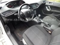 Gebraucht Peugeot 308 Active 131 PS (96 kW) 2016 Weiß Kleinwagen