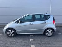 Gebraucht Mercedes A160 Elegance 95 PS (69 kW) 2011 Silber Limousine