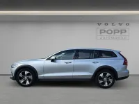 Gebraucht Volvo V60 CC Pro 197 PS (144 kW) 2020 Bright silver metallic / metallic Kombi