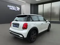 Gebraucht Mini Cooper Classic 136 PS (100 kW) 2023 Weiss / nanuq white Kleinwagen