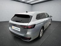 Gebraucht VW Passat 150 PS (110 kW) 2024 Silber Kombi