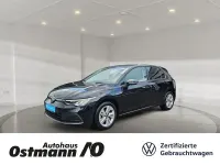 Gebraucht VW Golf VIII Life 131 PS (96 kW) 2023 Deep black perleffekt Limousine