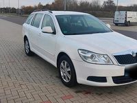 Gebraucht Skoda Octavia 105 PS (77 kW) 2012 Weiß Kombi