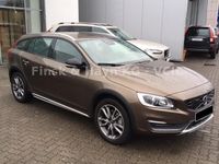 Gebraucht Volvo V60 CC Summum 190 PS (139 kW) 2016 Andere farbe metallic Kombi