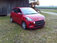 Gebraucht Hyundai i10 Select 67 PS (49 kW) 2023 Rot Kleinwagen
