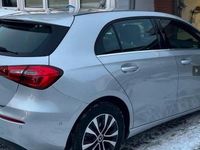 Gebraucht Mercedes A180 116 PS (85 kW) 2022 Silber Limousine