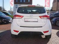 Gebraucht Hyundai ix20 Basis 90 PS (66 kW) 2016 Weiß Kleinwagen