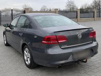 Gebraucht VW Passat 105 PS (77 kW) 2011 Grau Limousine