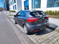 Gebraucht Kia Rio 109 PS (80 kW) 2013 Grau Kleinwagen