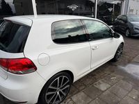 Gebraucht VW Golf VI 86 PS (63 kW) 2011 Weiß Kleinwagen
