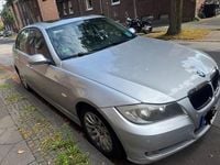 Gebraucht BMW 320 177 PS (130 kW) 2009 Silber Limousine