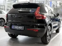 Neu Volvo XC40 Plus 163 PS (119 kW) 2025 Schwarz SUV