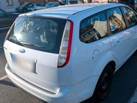 Gebraucht Ford Focus 101 PS (74 kW) 2009 Weiß Kombi