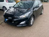 Gebraucht Hyundai i30 Style 99 PS (72 kW) 2012 Schwarz Kleinwagen
