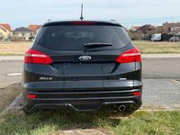 Second-hand Ford Focus ST-Line 150 CP (110 kW) 2017 Negru Break