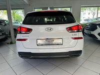 Gebraucht Hyundai i30 Select 116 PS (85 kW) 2020 Weiß Limousine
