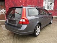 Gebraucht Volvo V70 Momentum 185 PS (136 kW) 2010 Andere farbe metallic Kombi