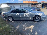 Gebraucht Mercedes E220 Classic 143 PS (105 kW) 2001 Silber Limousine