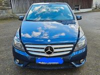 Gebraucht Mercedes B180 122 PS (89 kW) 2013 Blau Van / Kleinbus