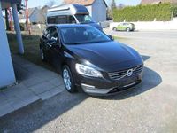 Gebraucht Volvo V60 Momentum 190 PS (139 kW) 2016 Onyx black / metallic Kombi