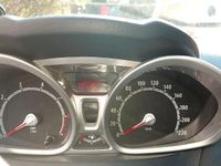 Używany Ford Fiesta Titanium 97 KM (71 kW) 2012 Czerwony Hatchback
