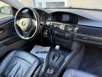 Gebraucht BMW 320 177 PS (130 kW) 2010 Schwarz Coupé