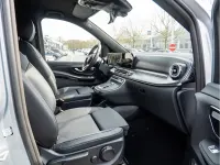 Gebraucht Mercedes V300 Avantgarde 237 PS (174 kW) 2025 Silber / hightechsilber Van / Kleinbus