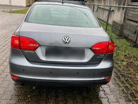 Gebraucht VW Jetta 105 PS (77 kW) 2012 Grau Limousine