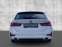Gebraucht BMW 320 Sport Line 190 PS (139 kW) 2022 Weiß Limousine