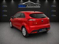 Gebraucht Kia Rio DREAM-TEAM Edition 86 PS (63 kW) 2014 Rot Limousine