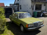 Gebraucht Mercedes E230 136 PS (100 kW) 1982 Grün Limousine