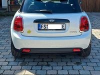 Gebraucht Mini Cooper SE 135 kW (184 PS) 2023 Weiß Kleinwagen