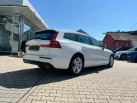 Gebraucht Volvo V60 Momentum 197 PS (144 kW) 2020 Ice withe solid weiß Kombi