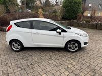 Gebraucht Ford Fiesta Titanium 95 PS (69 kW) 2014 Weiß Kleinwagen