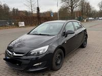 Gebraucht Opel Astra Selection 116 PS (85 kW) 2015 Schwarz Limousine