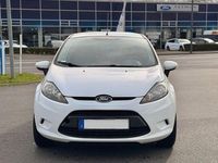 Gebraucht Ford Fiesta Trend 60 PS (44 kW) 2012 Weiß Kleinwagen